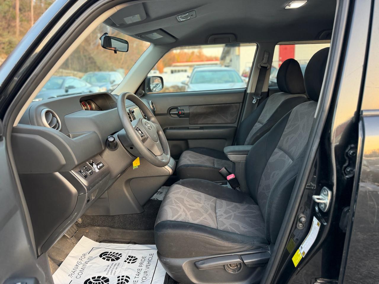 Scion xB 5-Door Wagon 5-Spd MT 2013