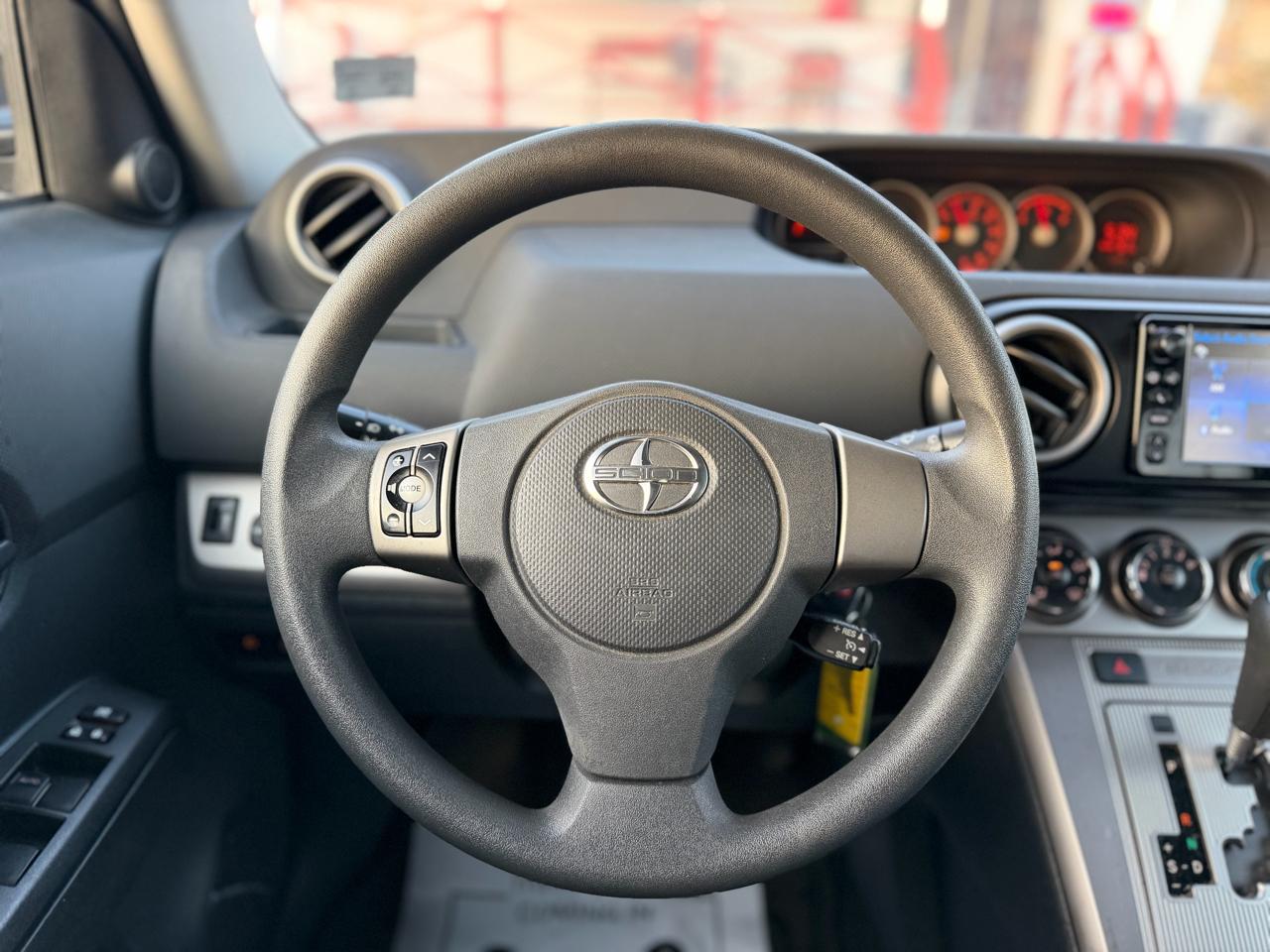 Scion xB 5-Door Wagon 5-Spd MT 2013