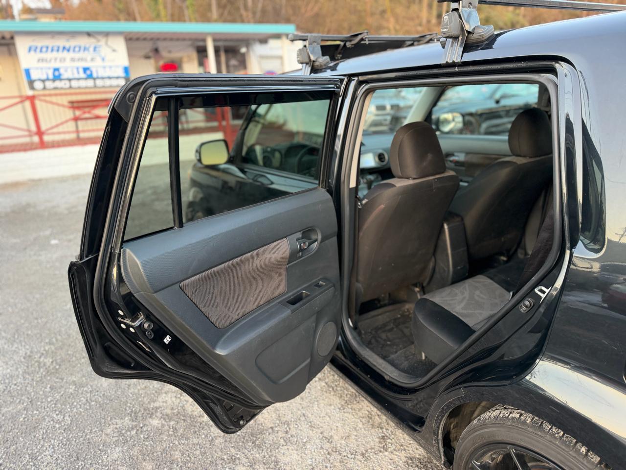 Scion xB 5-Door Wagon 5-Spd MT 2013