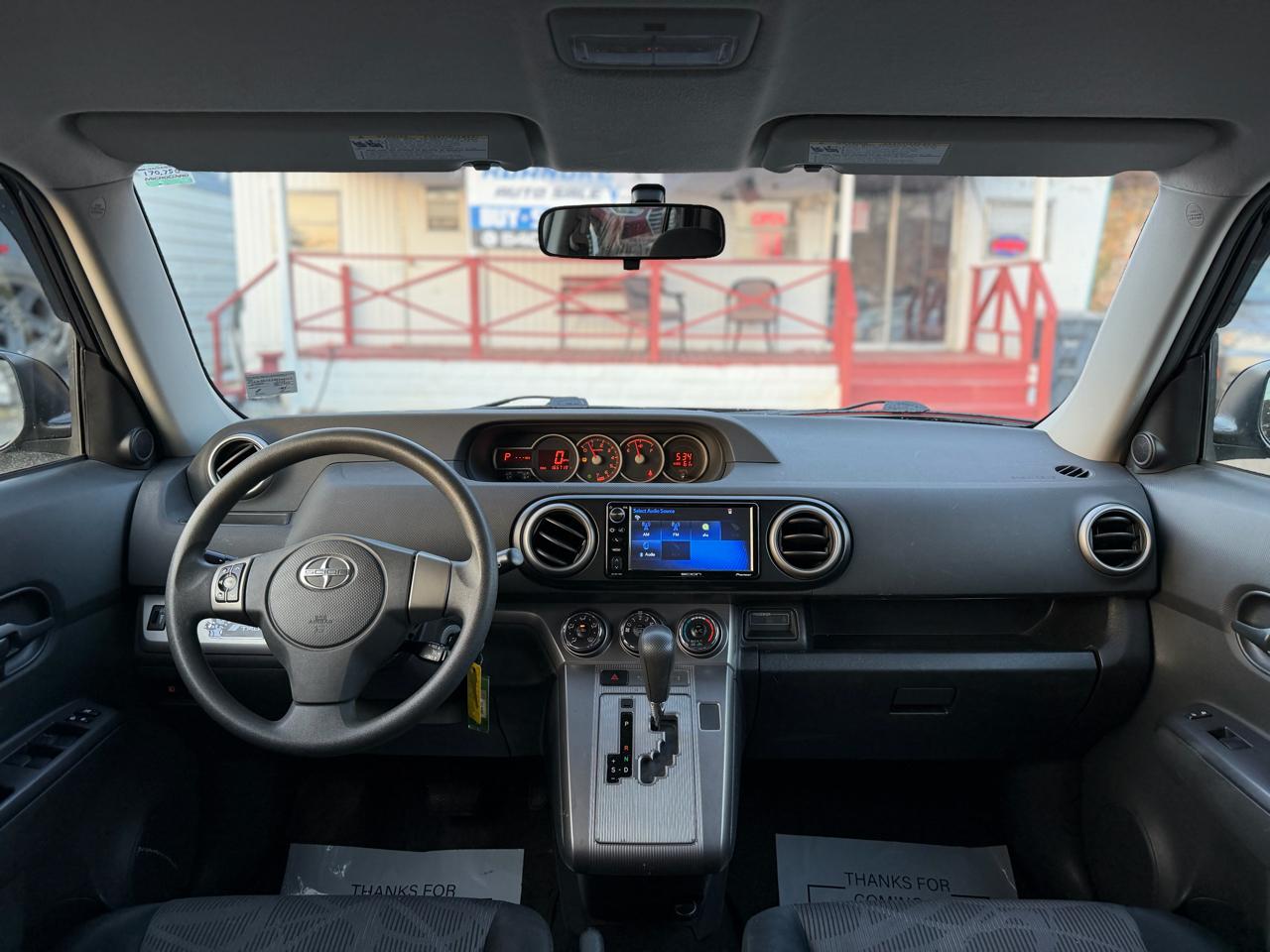 Scion xB 5-Door Wagon 5-Spd MT 2013