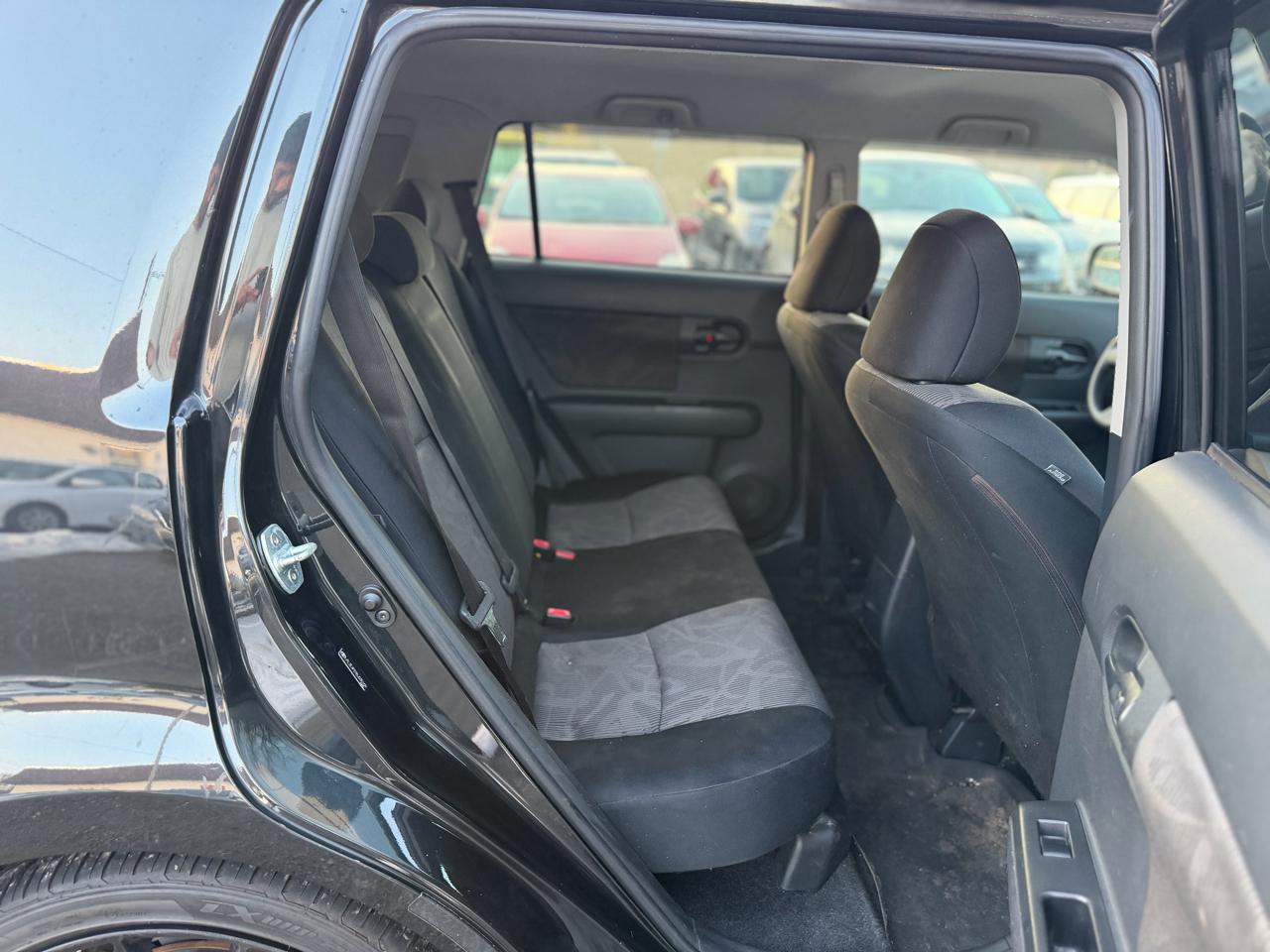 Scion xB 5-Door Wagon 5-Spd MT 2013