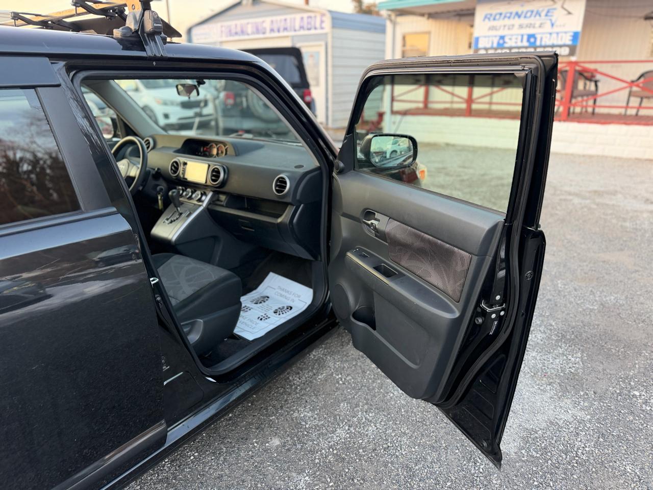 Scion xB 5-Door Wagon 5-Spd MT 2013