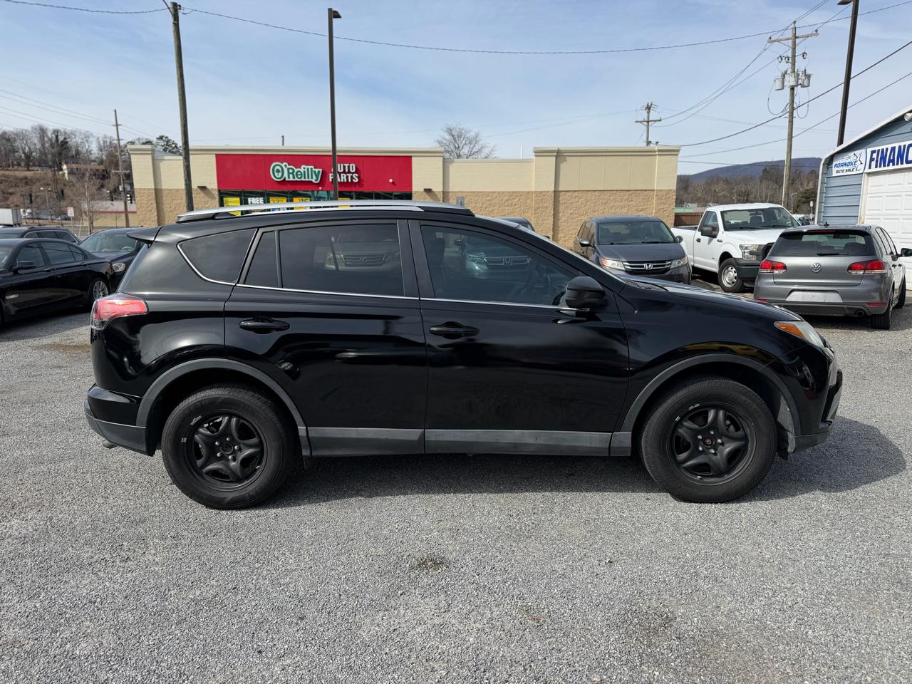 Toyota RAV4 LE FWD 2018