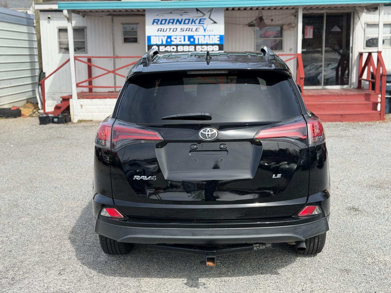 Toyota RAV4 LE FWD 2018