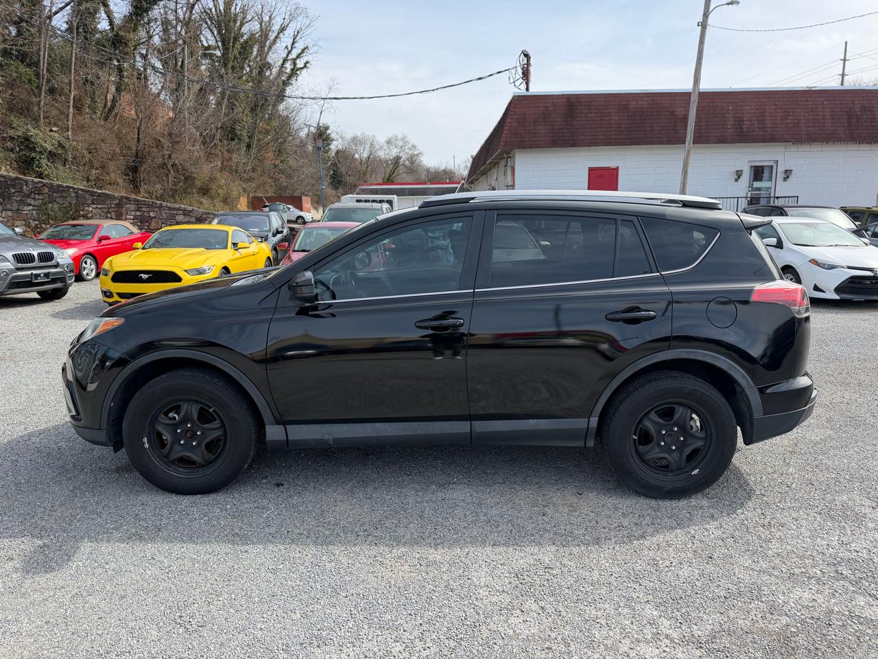 Toyota RAV4 LE FWD 2018