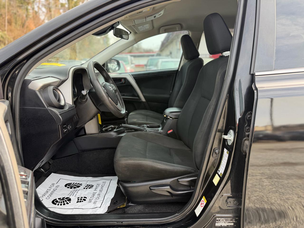 Toyota RAV4 LE FWD 2018