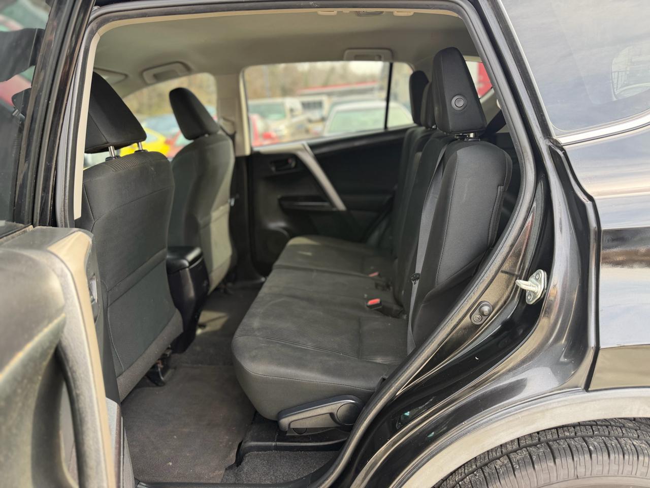 Toyota RAV4 LE FWD 2018