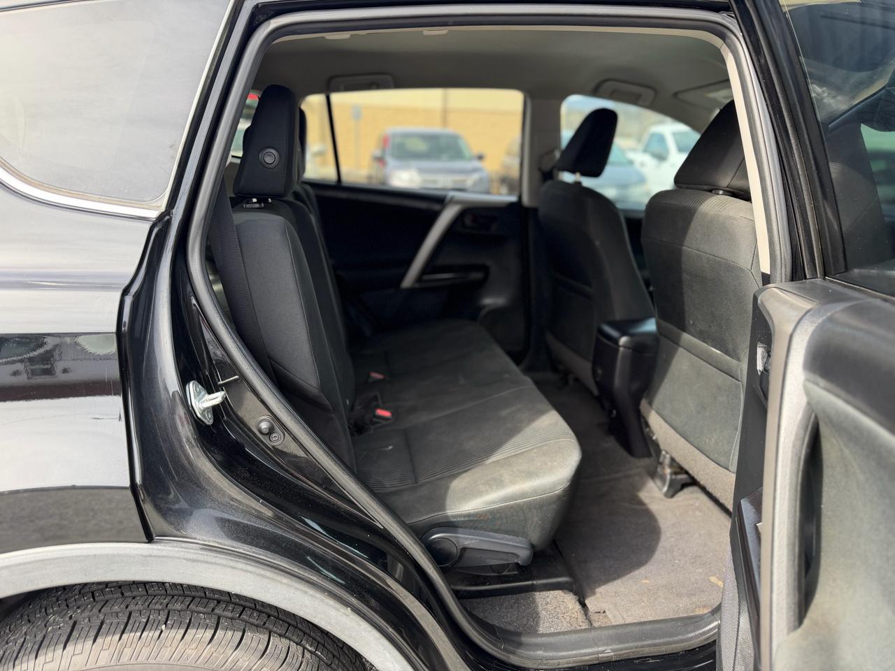 Toyota RAV4 LE FWD 2018