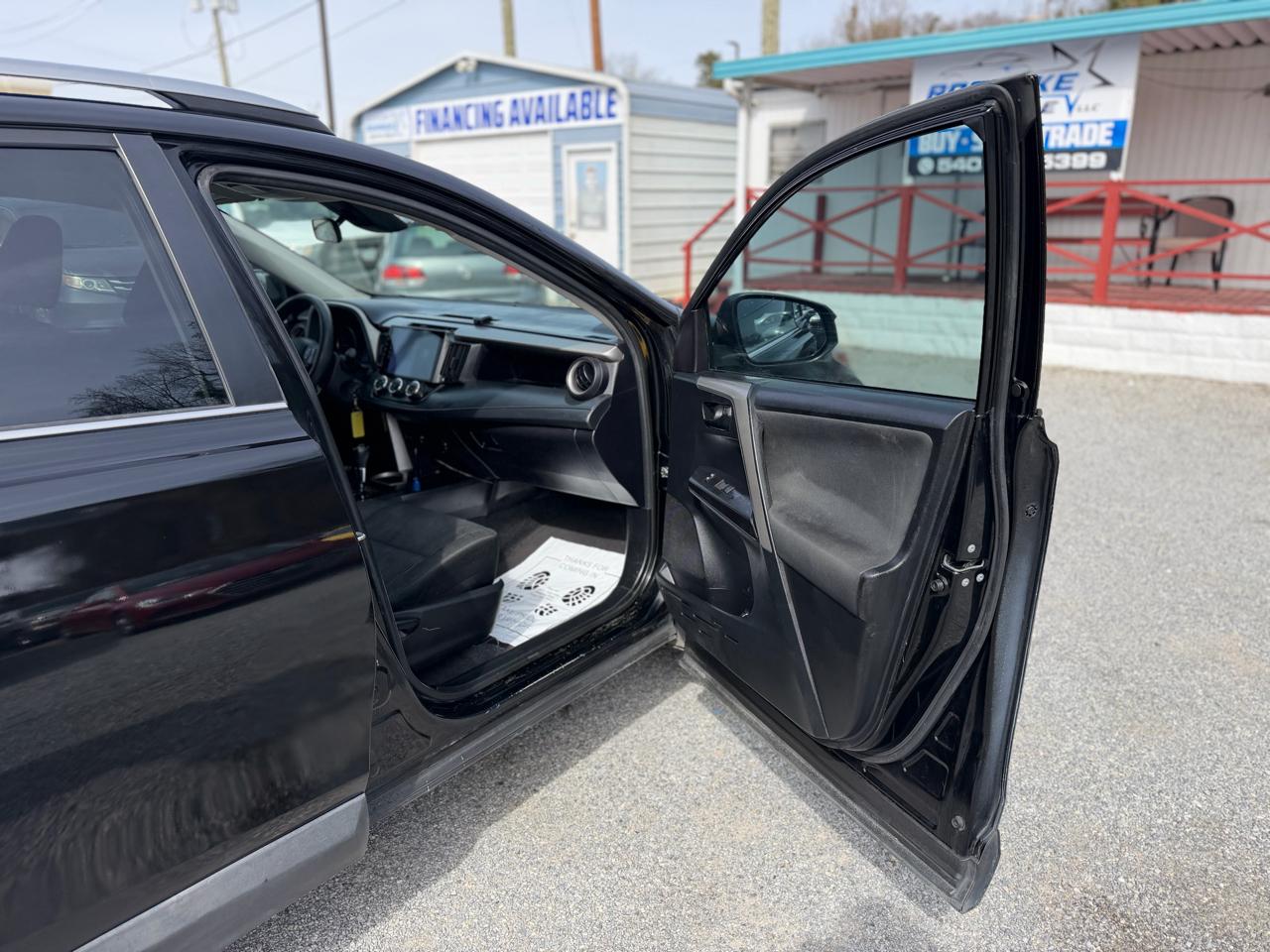 Toyota RAV4 LE FWD 2018