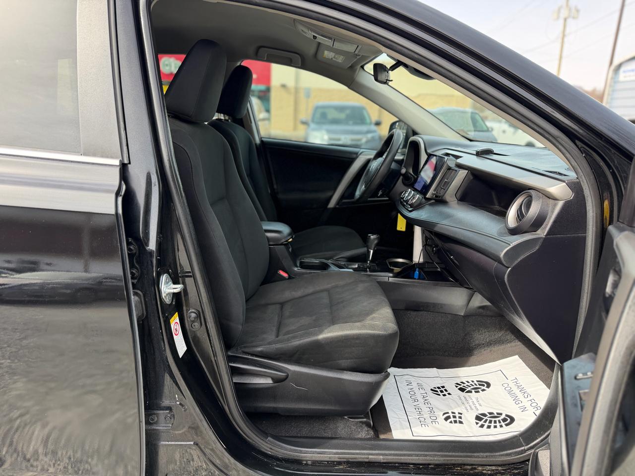 Toyota RAV4 LE FWD 2018