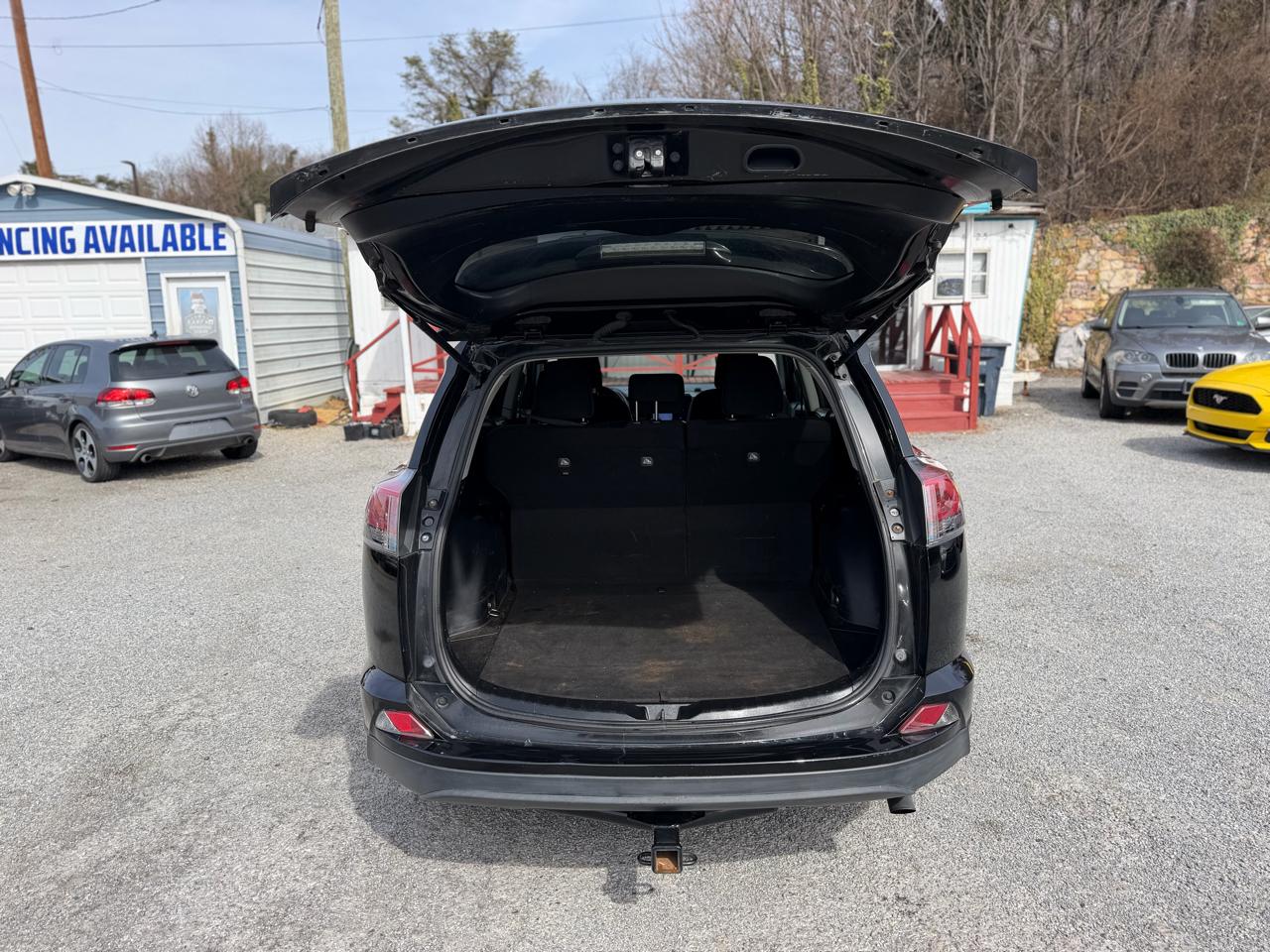 Toyota RAV4 LE FWD 2018