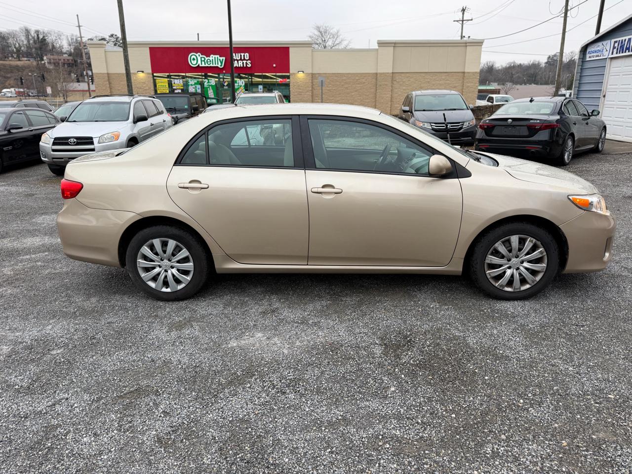 Toyota Corolla S 5-Speed MT 2012