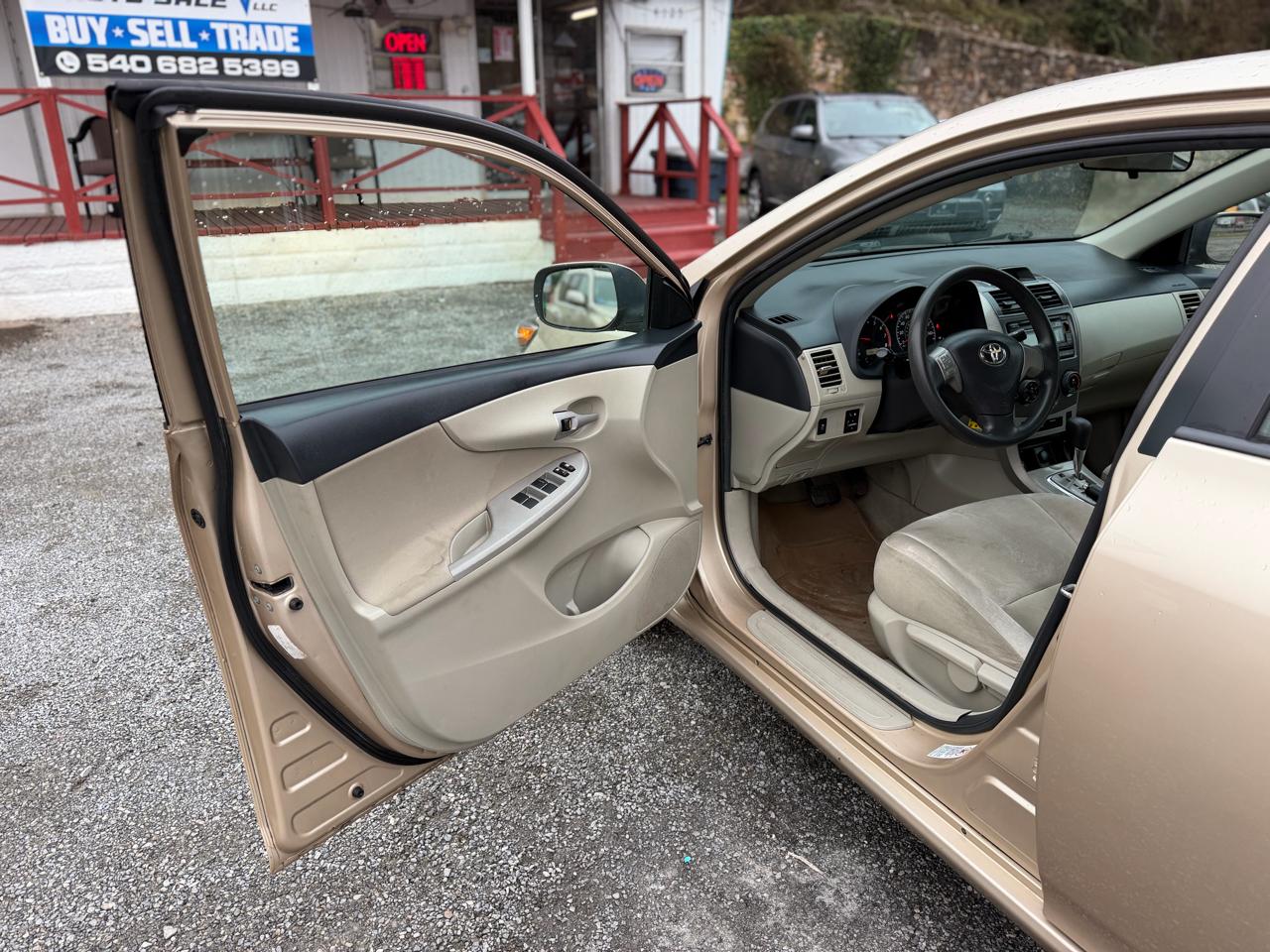 Toyota Corolla S 5-Speed MT 2012