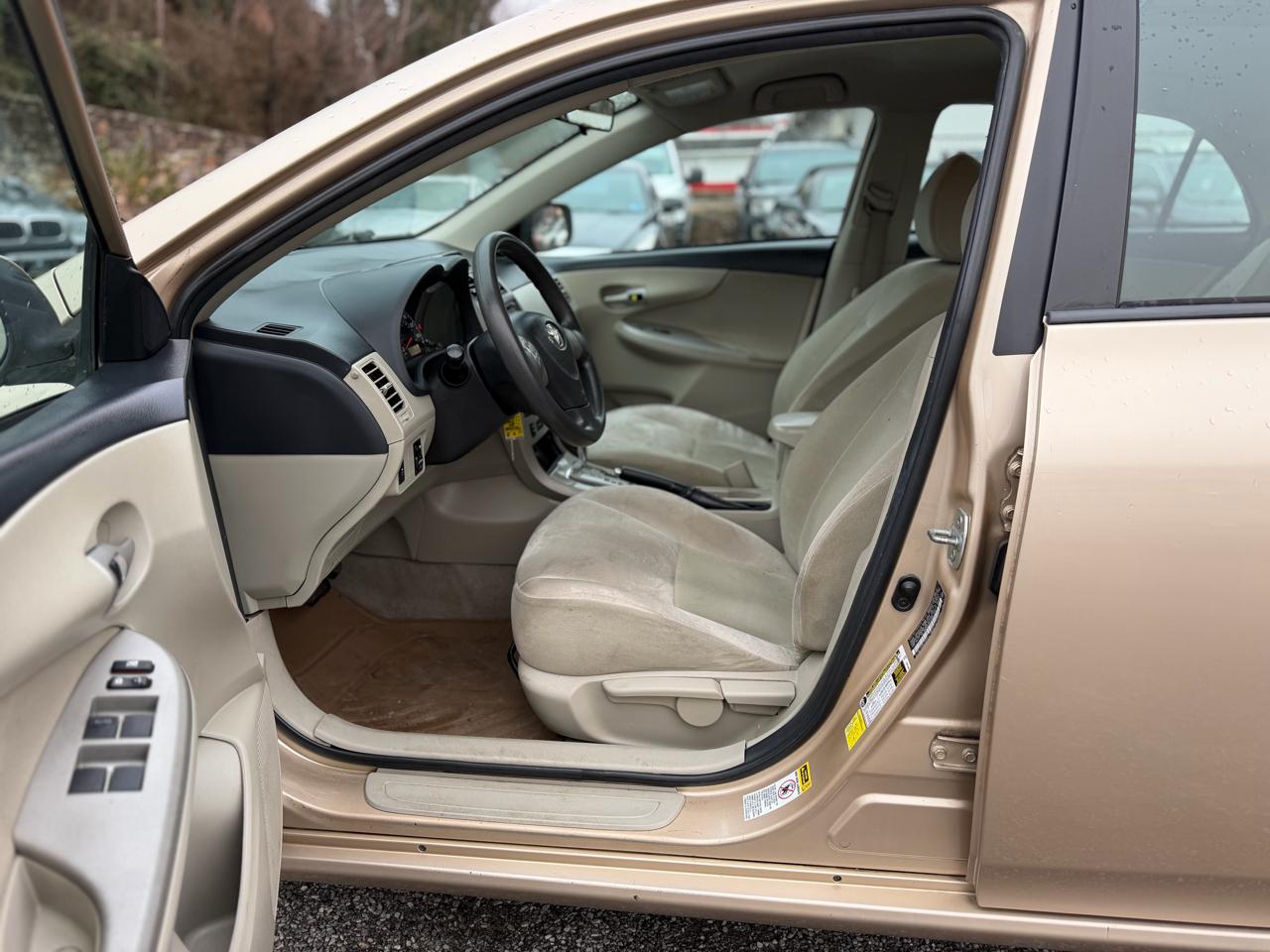 Toyota Corolla S 5-Speed MT 2012