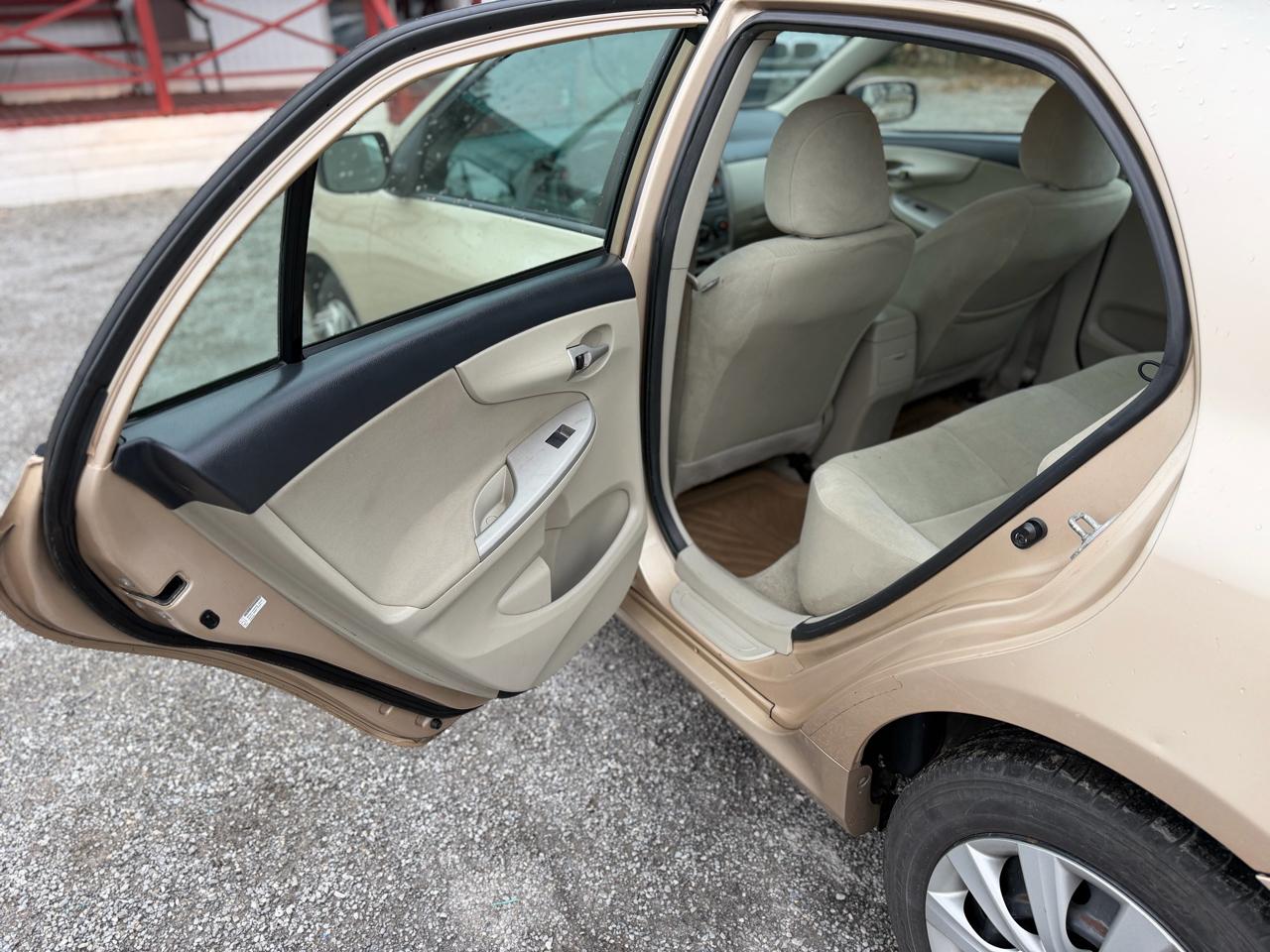 Toyota Corolla S 5-Speed MT 2012