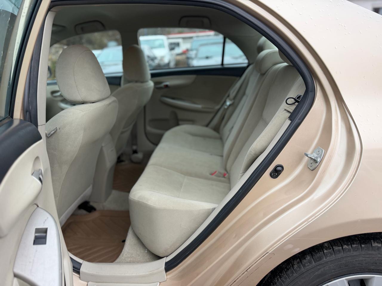 Toyota Corolla S 5-Speed MT 2012