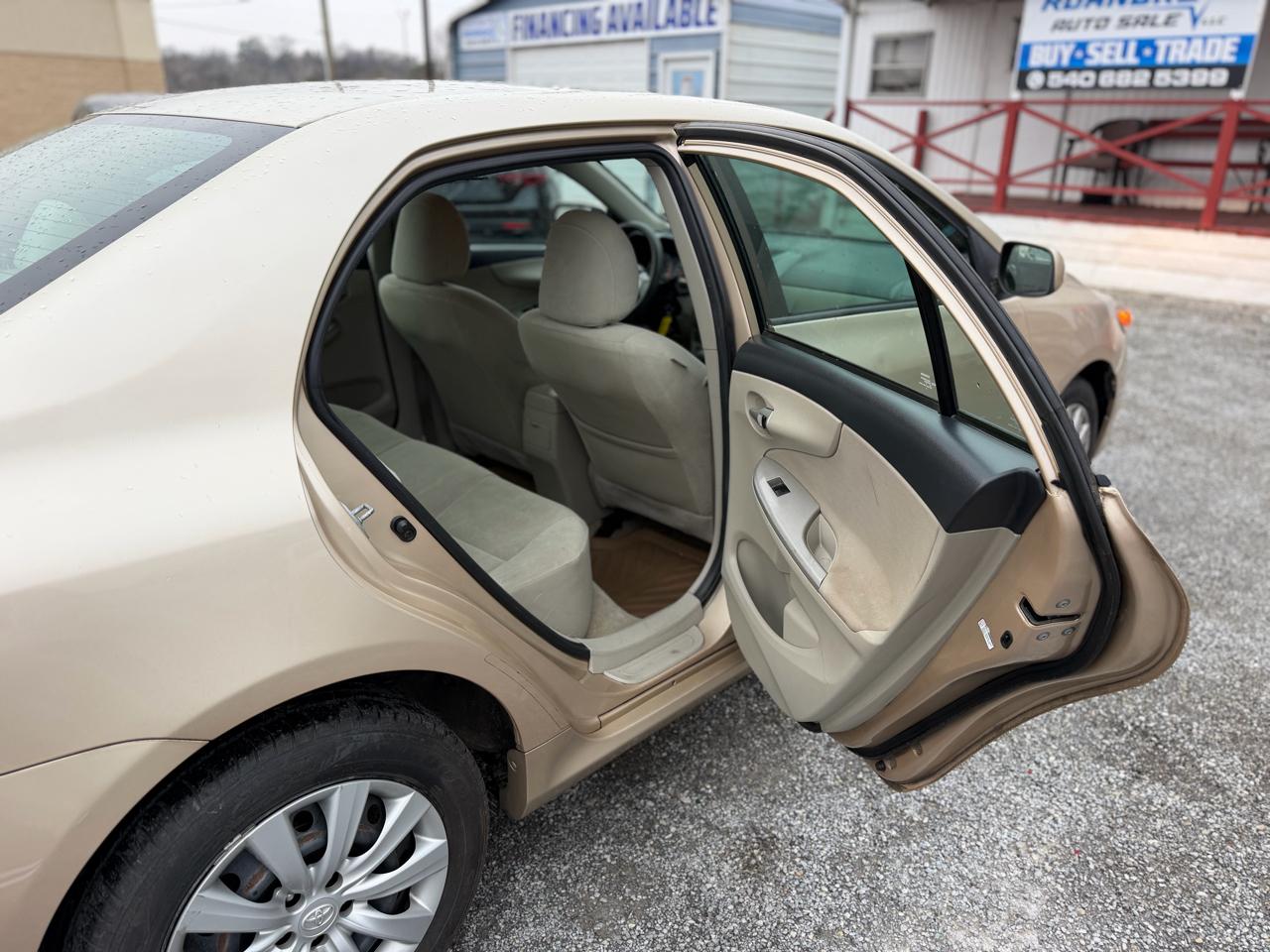 Toyota Corolla S 5-Speed MT 2012