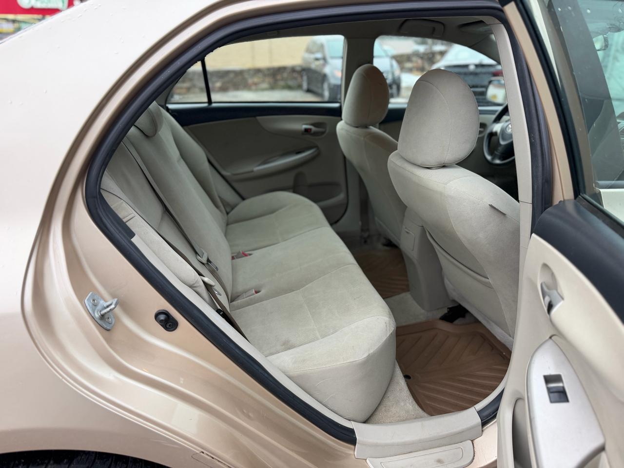 Toyota Corolla S 5-Speed MT 2012