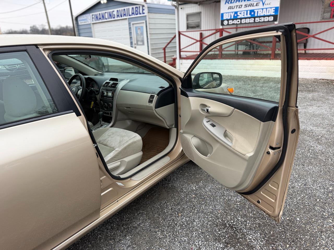 Toyota Corolla S 5-Speed MT 2012