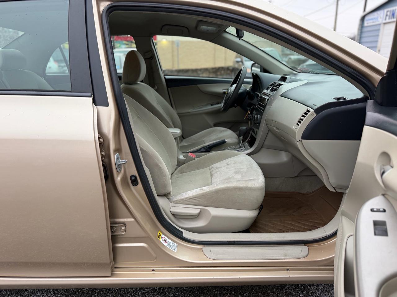 Toyota Corolla S 5-Speed MT 2012