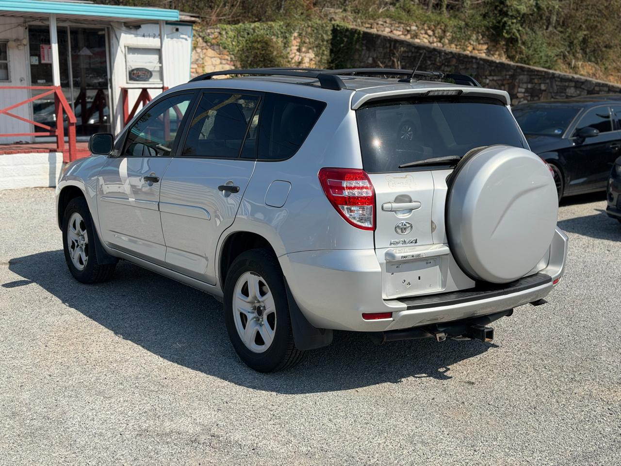 Toyota RAV4 Base I4 2WD 2011