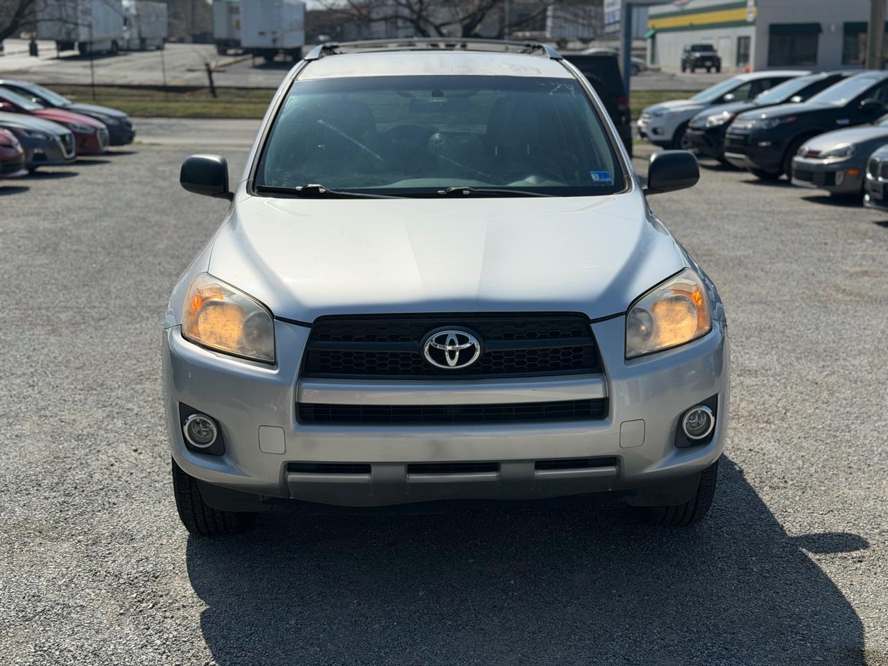 Toyota RAV4 Base I4 2WD 2011