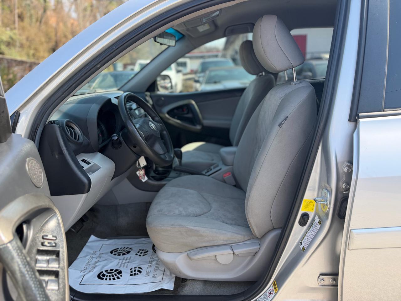 Toyota RAV4 Base I4 2WD 2011