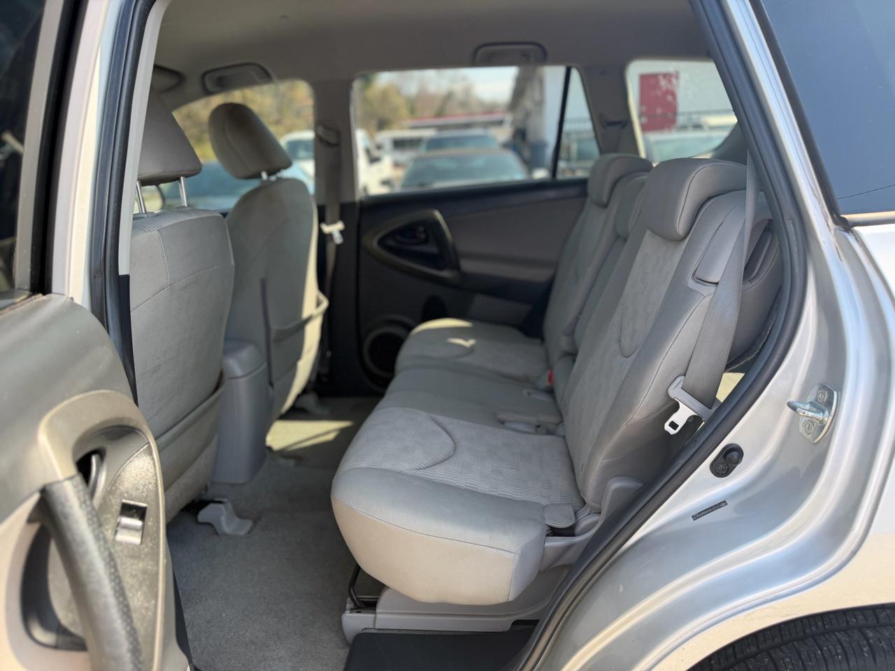 Toyota RAV4 Base I4 2WD 2011