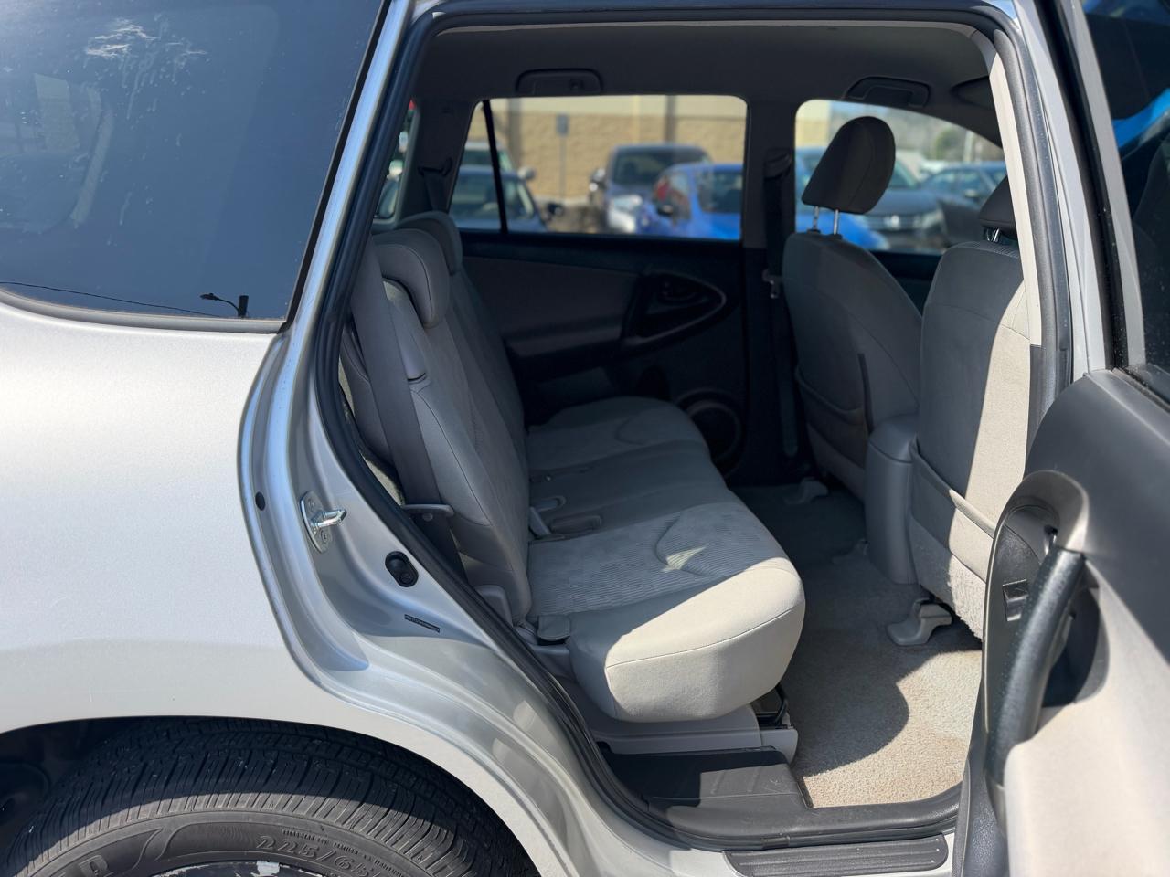 Toyota RAV4 Base I4 2WD 2011