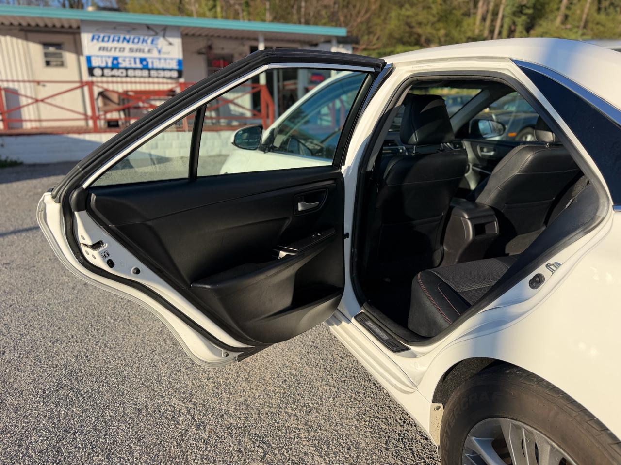 Toyota Camry SE 2017