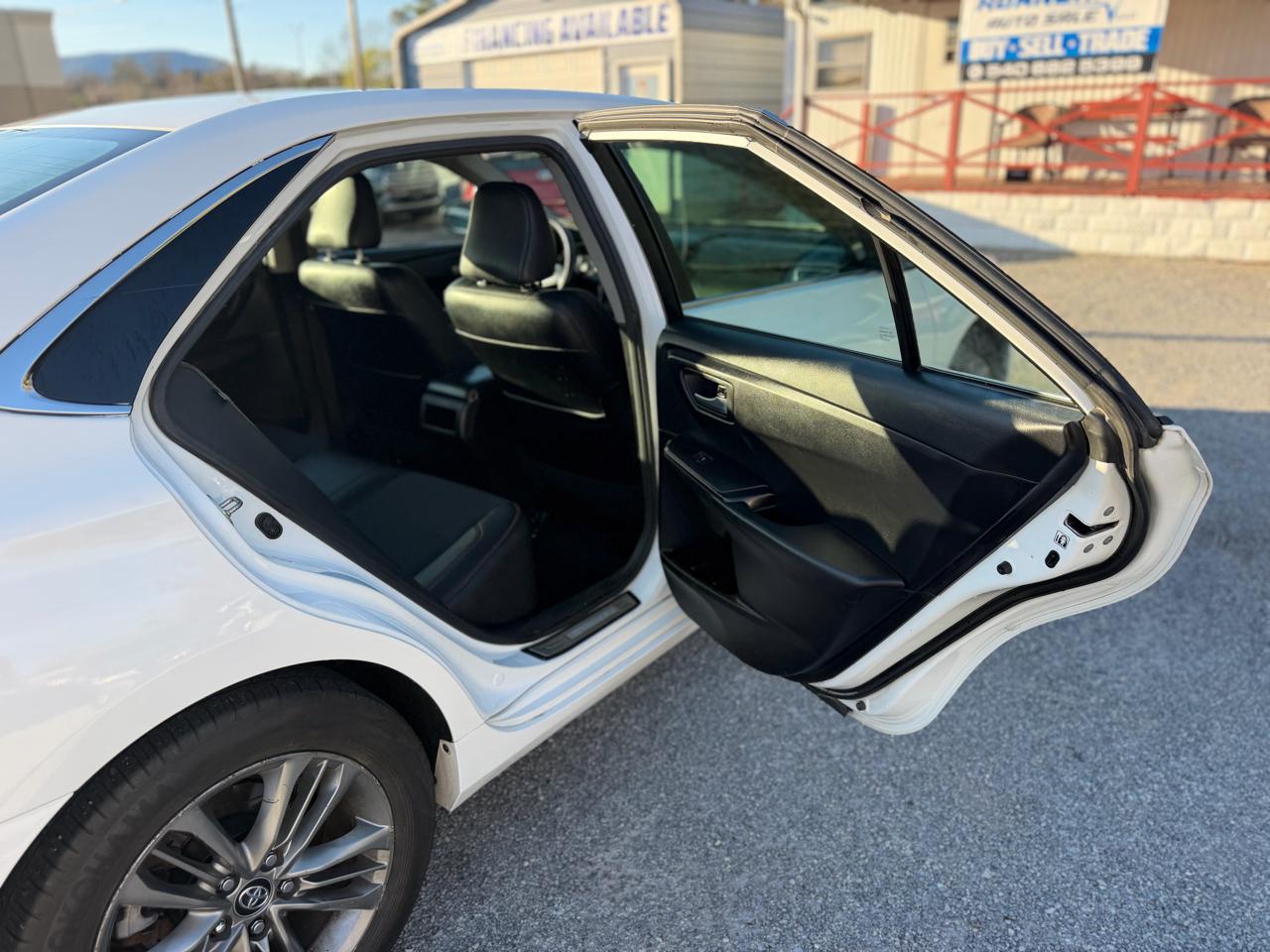 Toyota Camry SE 2017