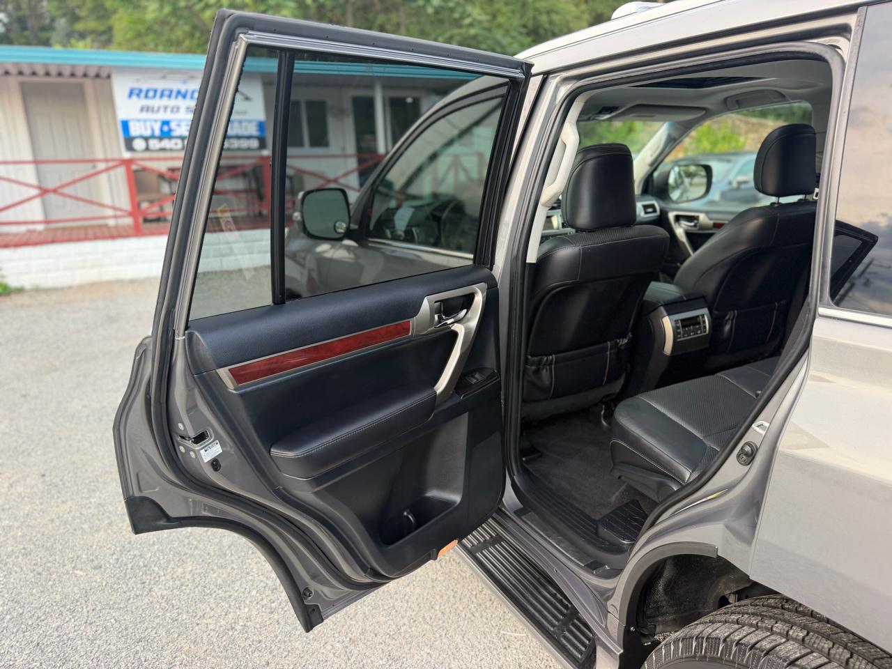 Lexus GX 460 Sport Utility 2010