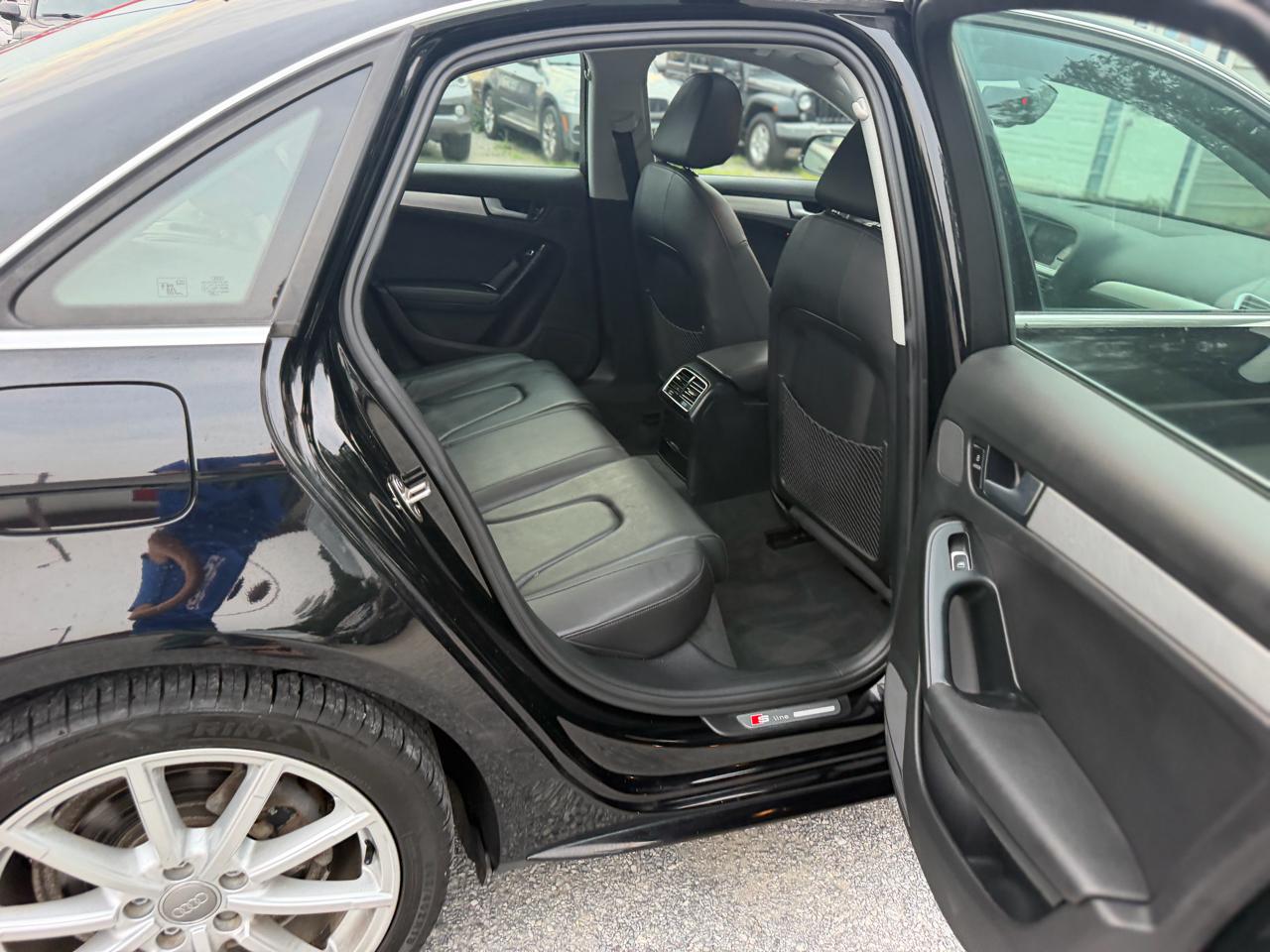 Audi A4 2.0T Sedan quattro Tiptronic 2015