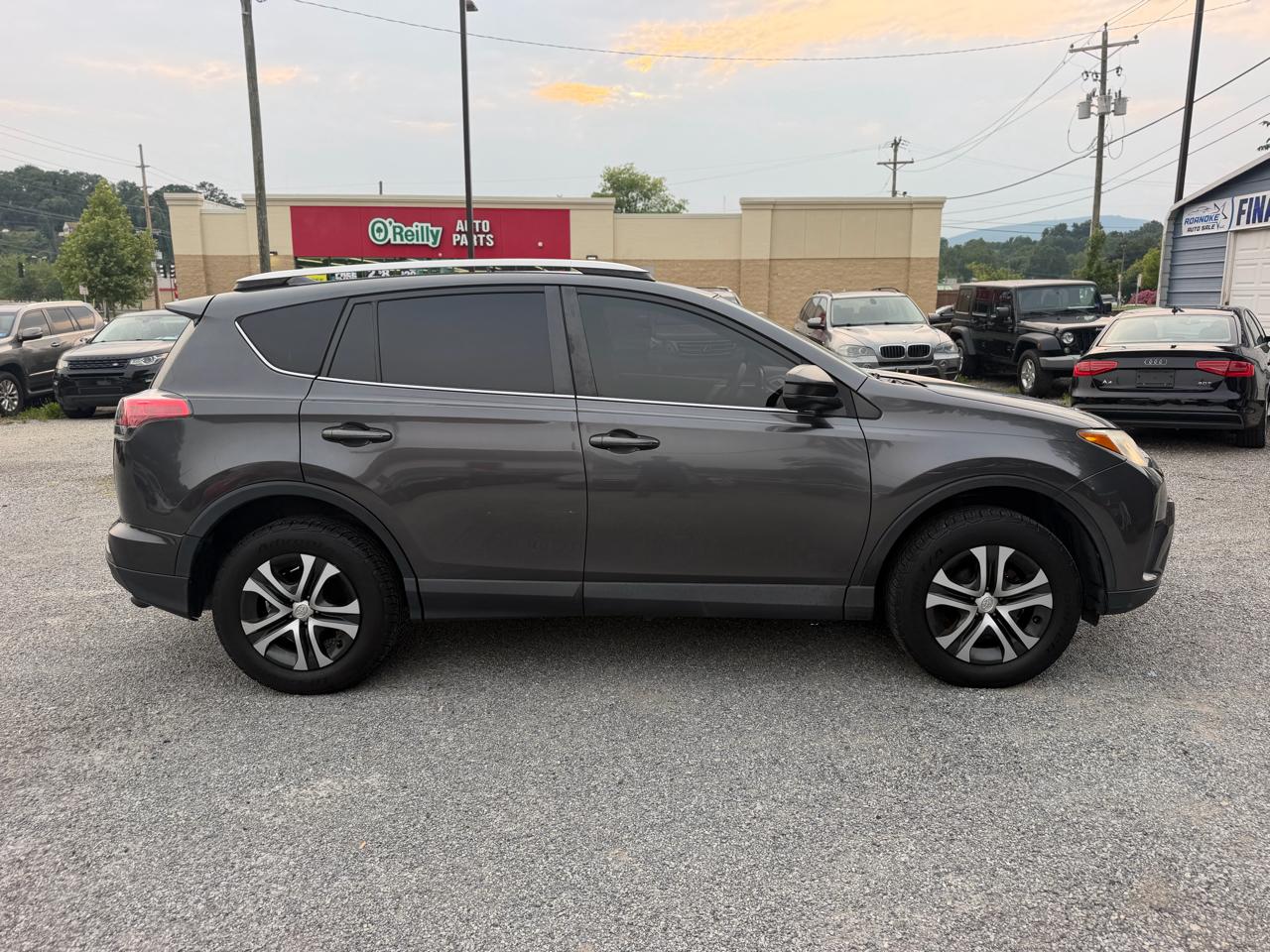 Toyota RAV4 LE FWD 2016