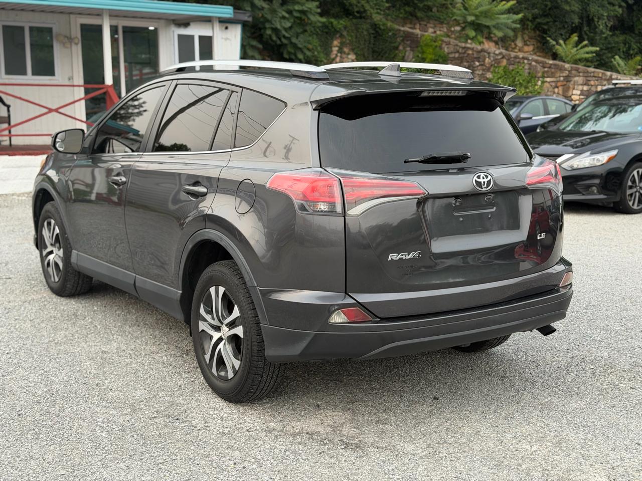 Toyota RAV4 LE FWD 2016