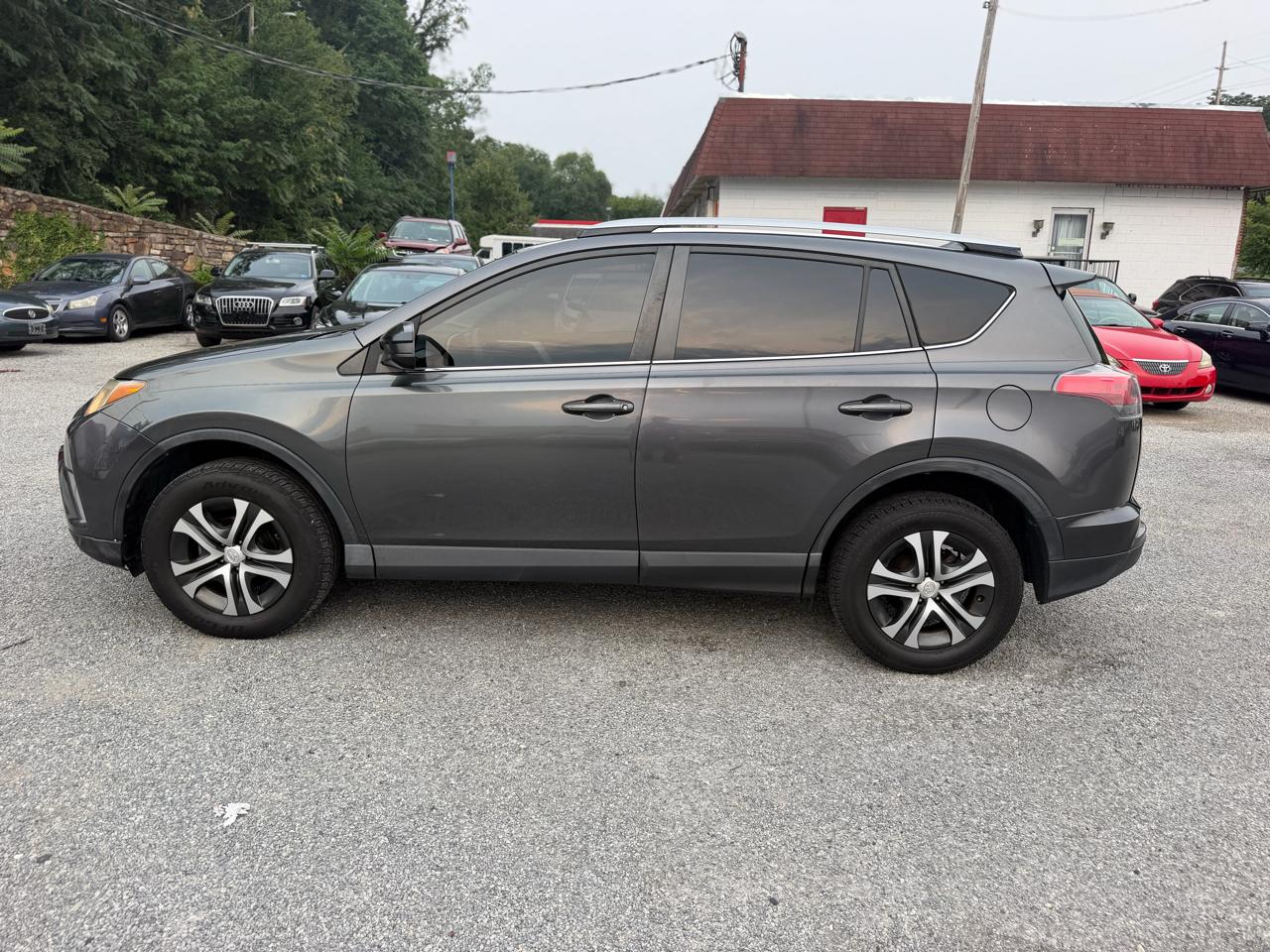 Toyota RAV4 LE FWD 2016