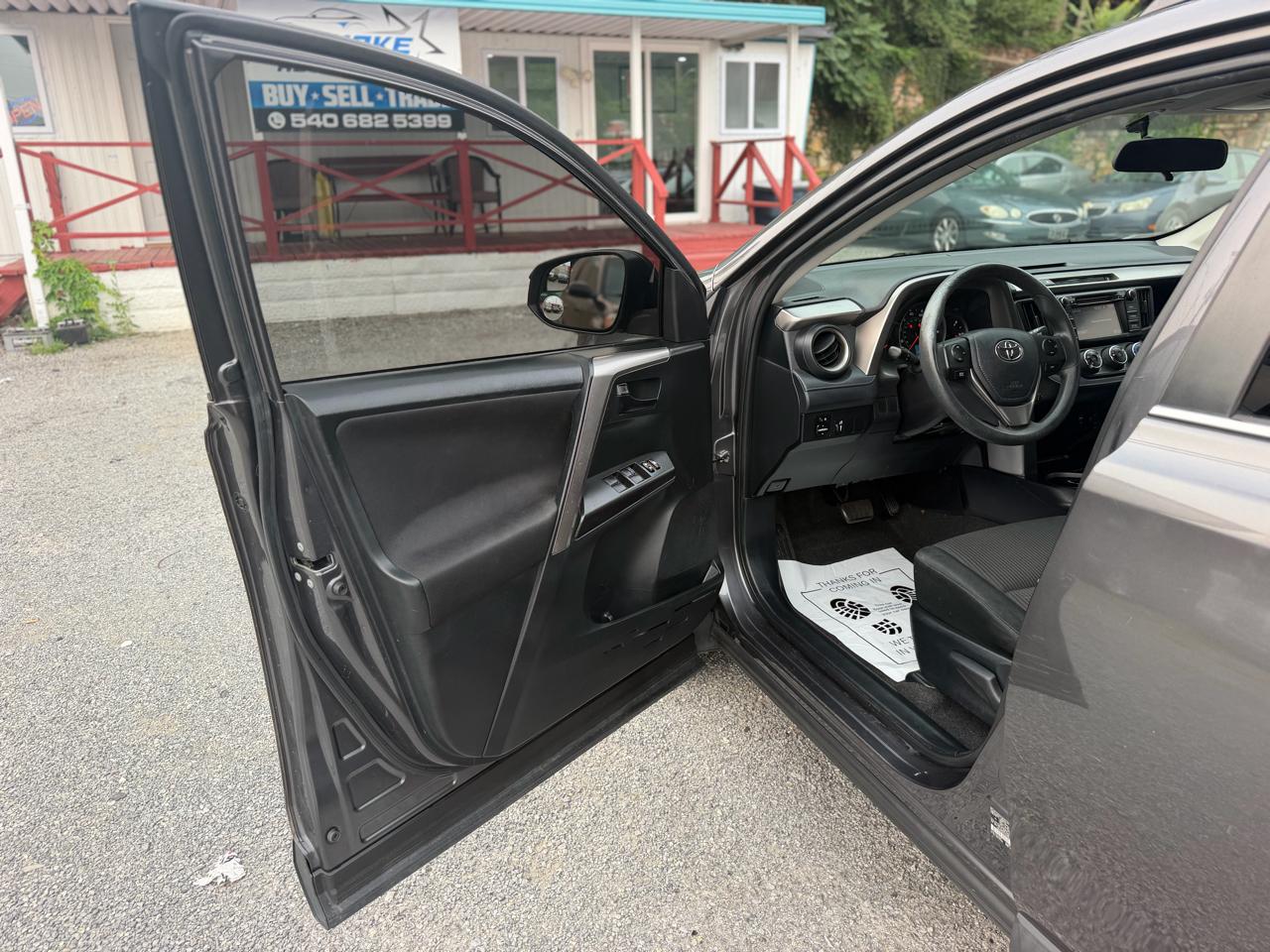 Toyota RAV4 LE FWD 2016