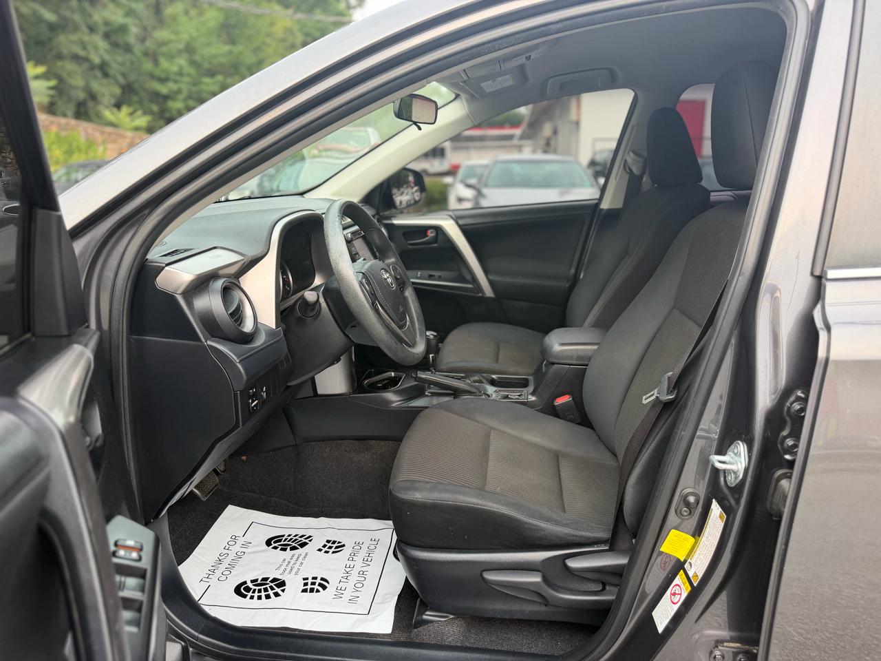 Toyota RAV4 LE FWD 2016
