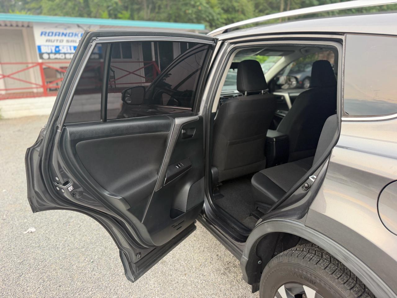 Toyota RAV4 LE FWD 2016