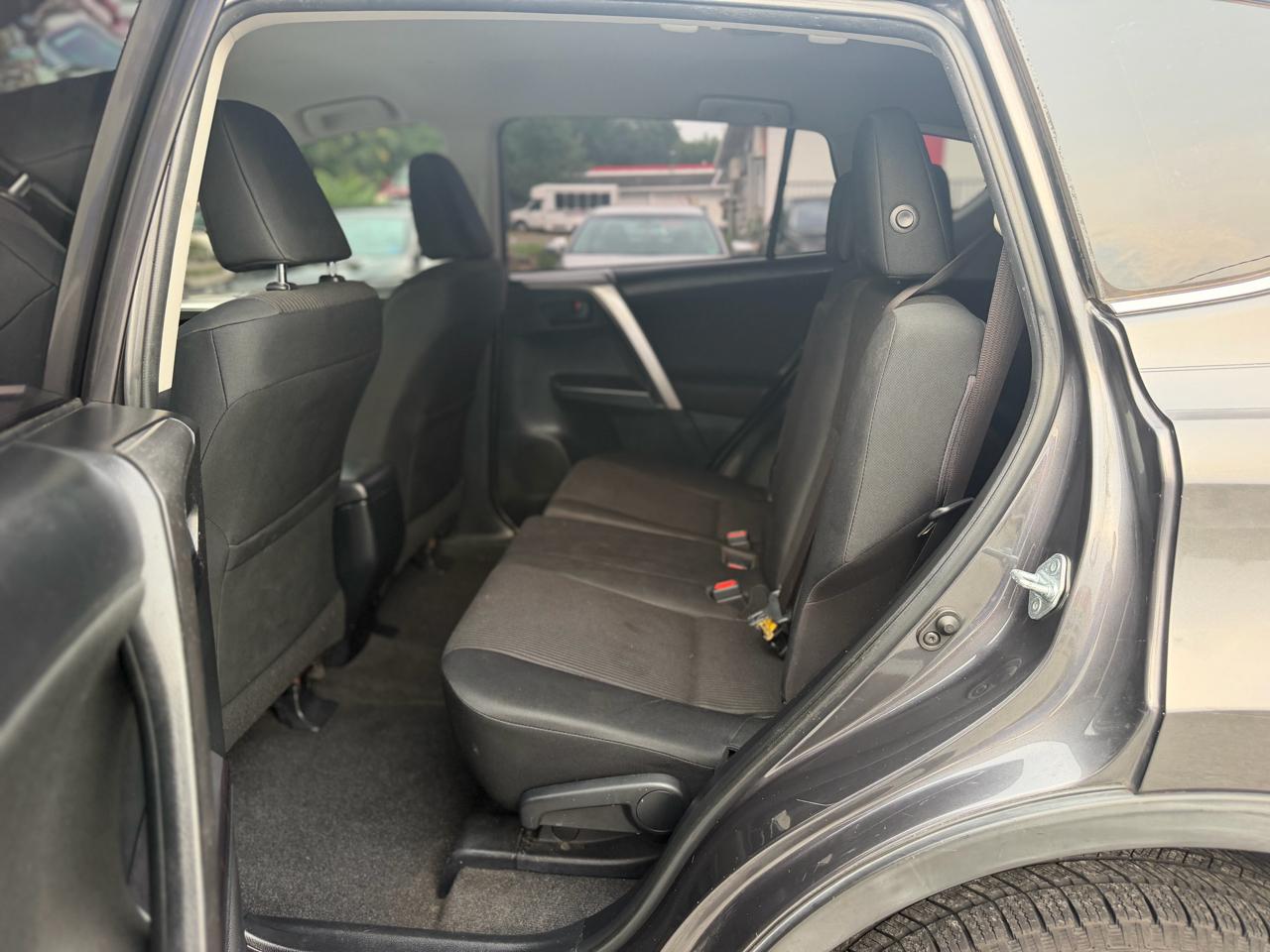Toyota RAV4 LE FWD 2016