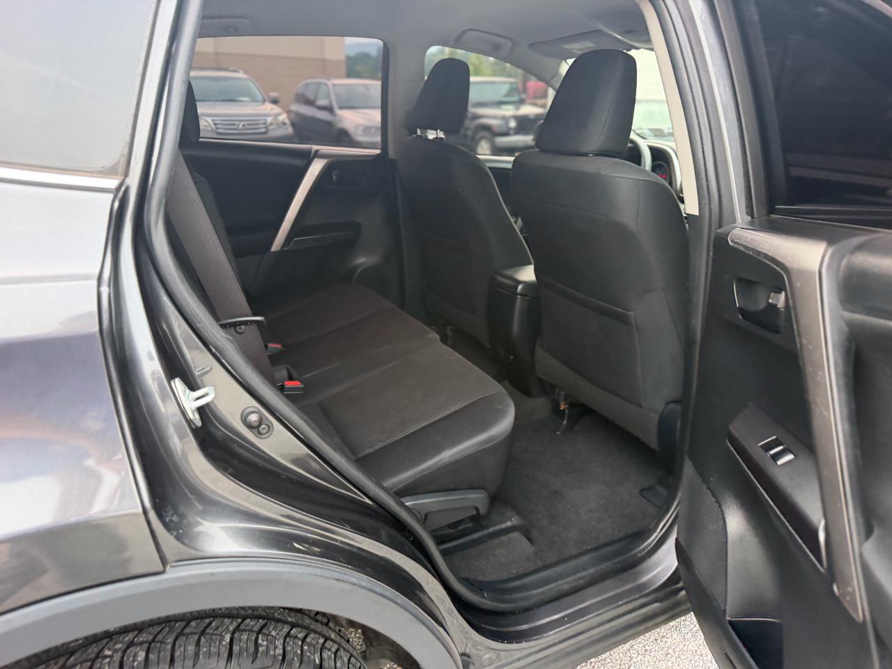 Toyota RAV4 LE FWD 2016