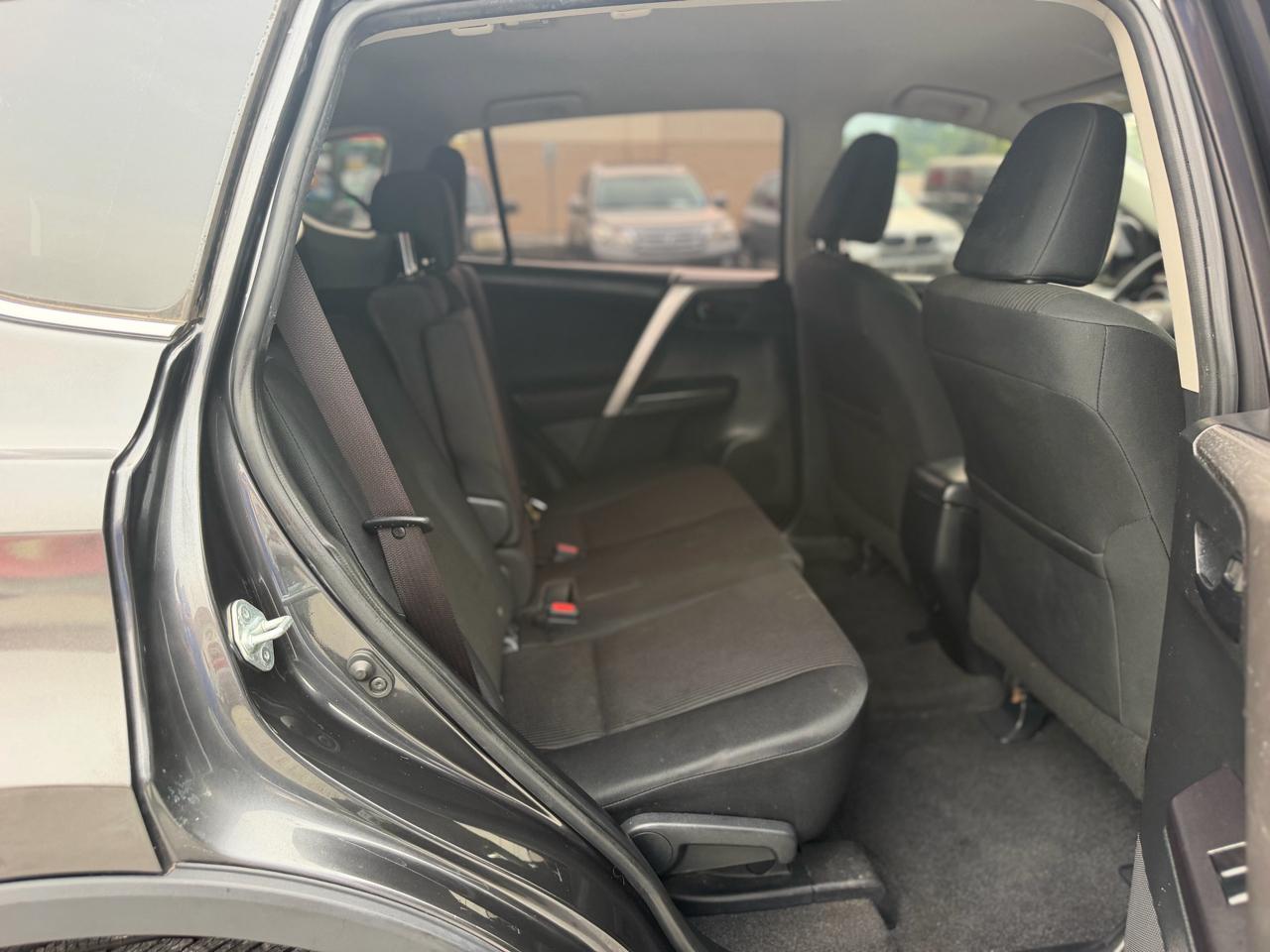 Toyota RAV4 LE FWD 2016
