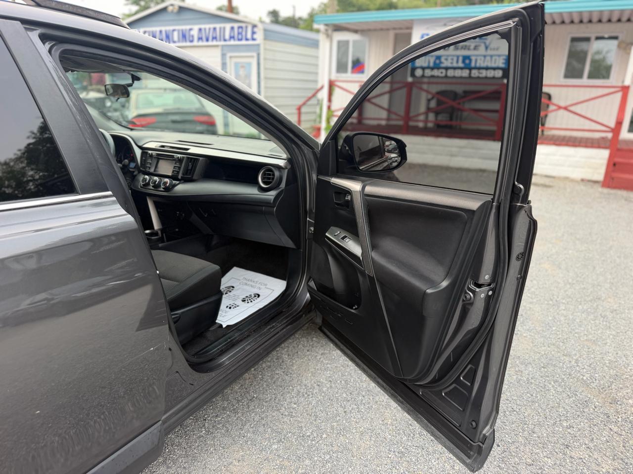 Toyota RAV4 LE FWD 2016