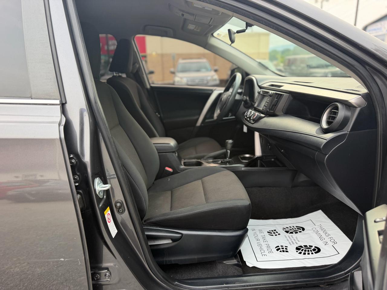 Toyota RAV4 LE FWD 2016
