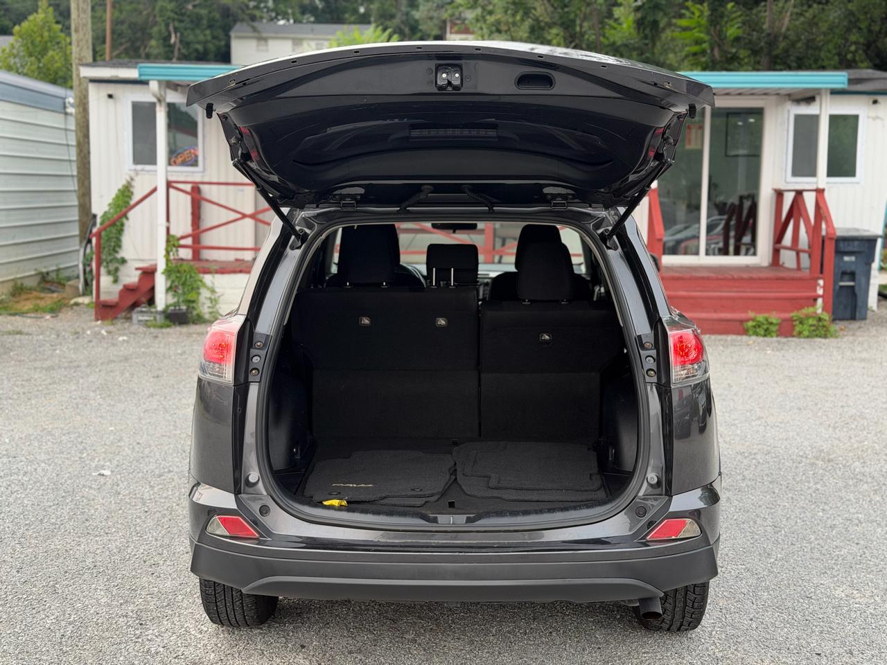 Toyota RAV4 LE FWD 2016