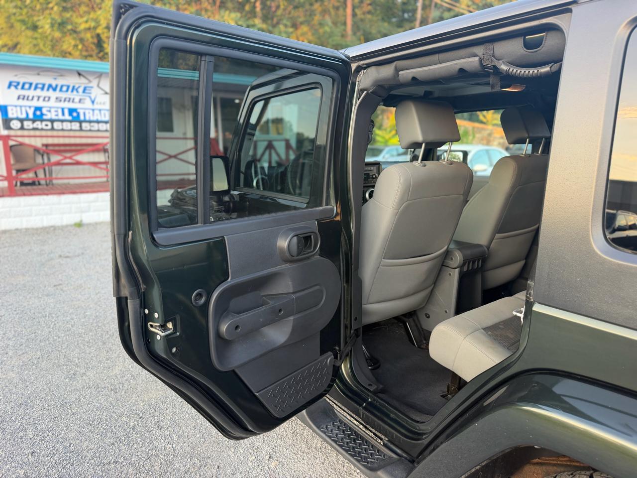 Jeep Wrangler Unlimited Sahara 4WD 2010