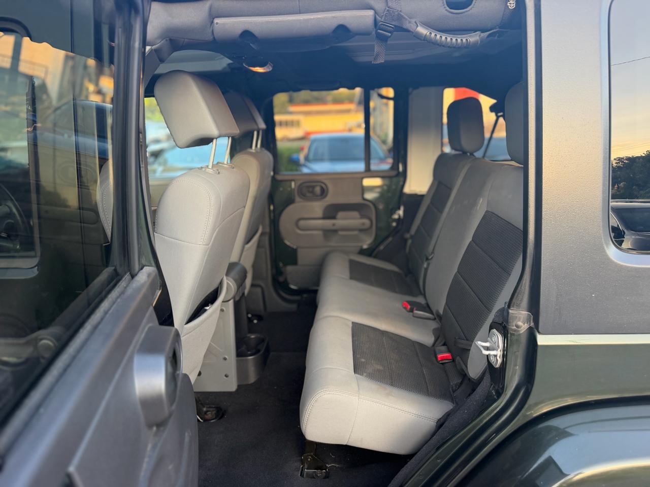 Jeep Wrangler Unlimited Sahara 4WD 2010