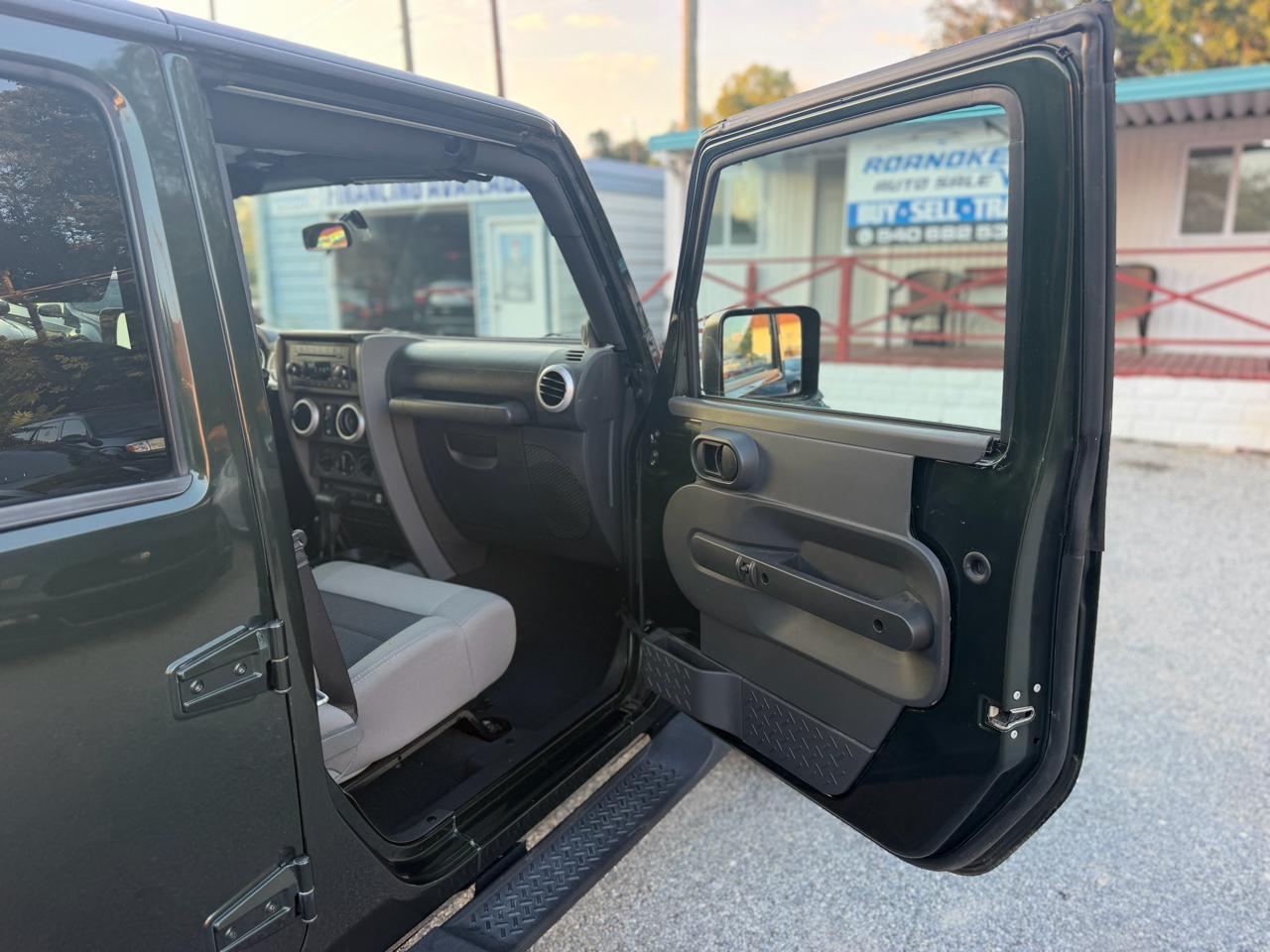 Jeep Wrangler Unlimited Sahara 4WD 2010