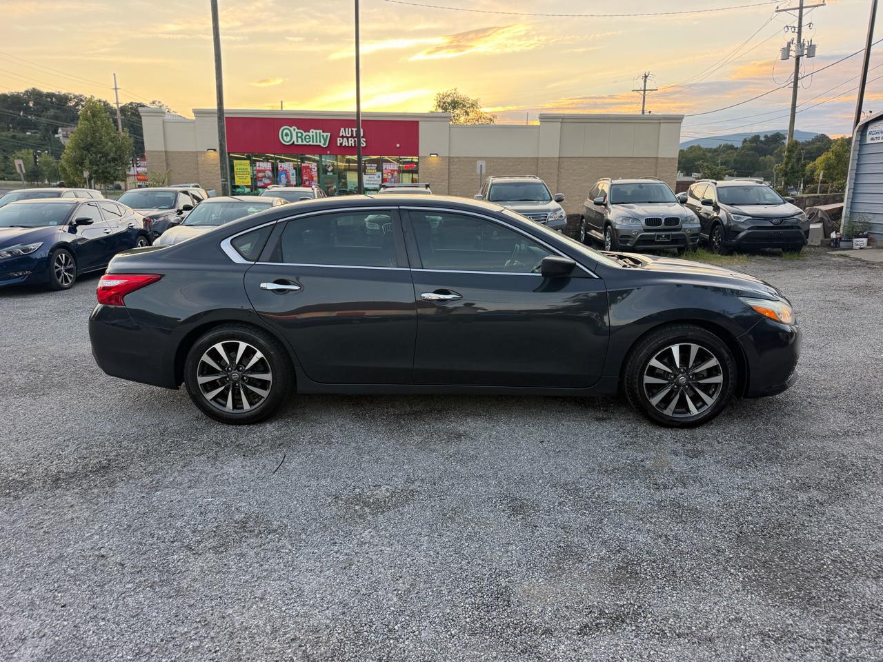 Nissan Altima photo 2