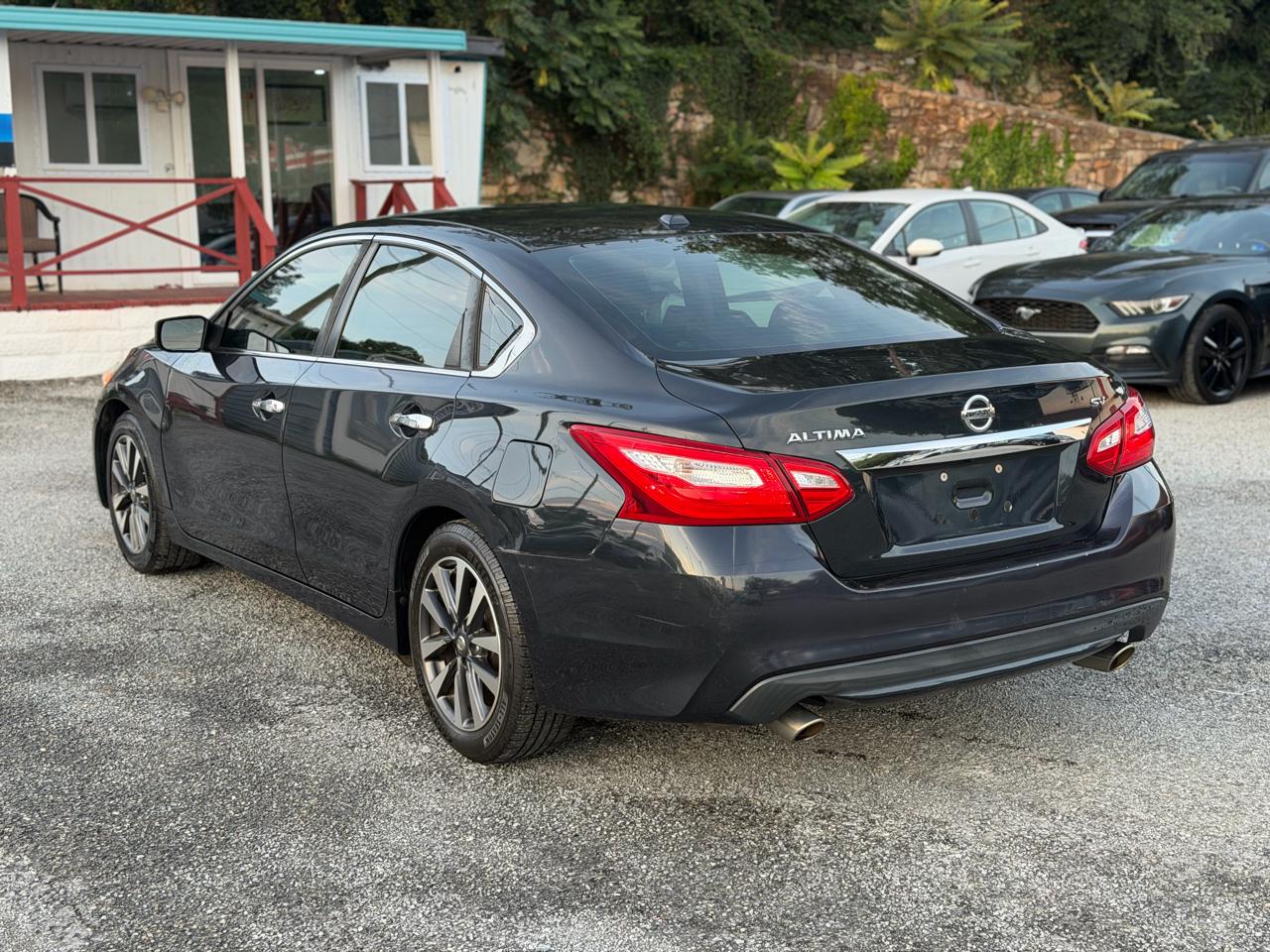 Nissan Altima photo 5